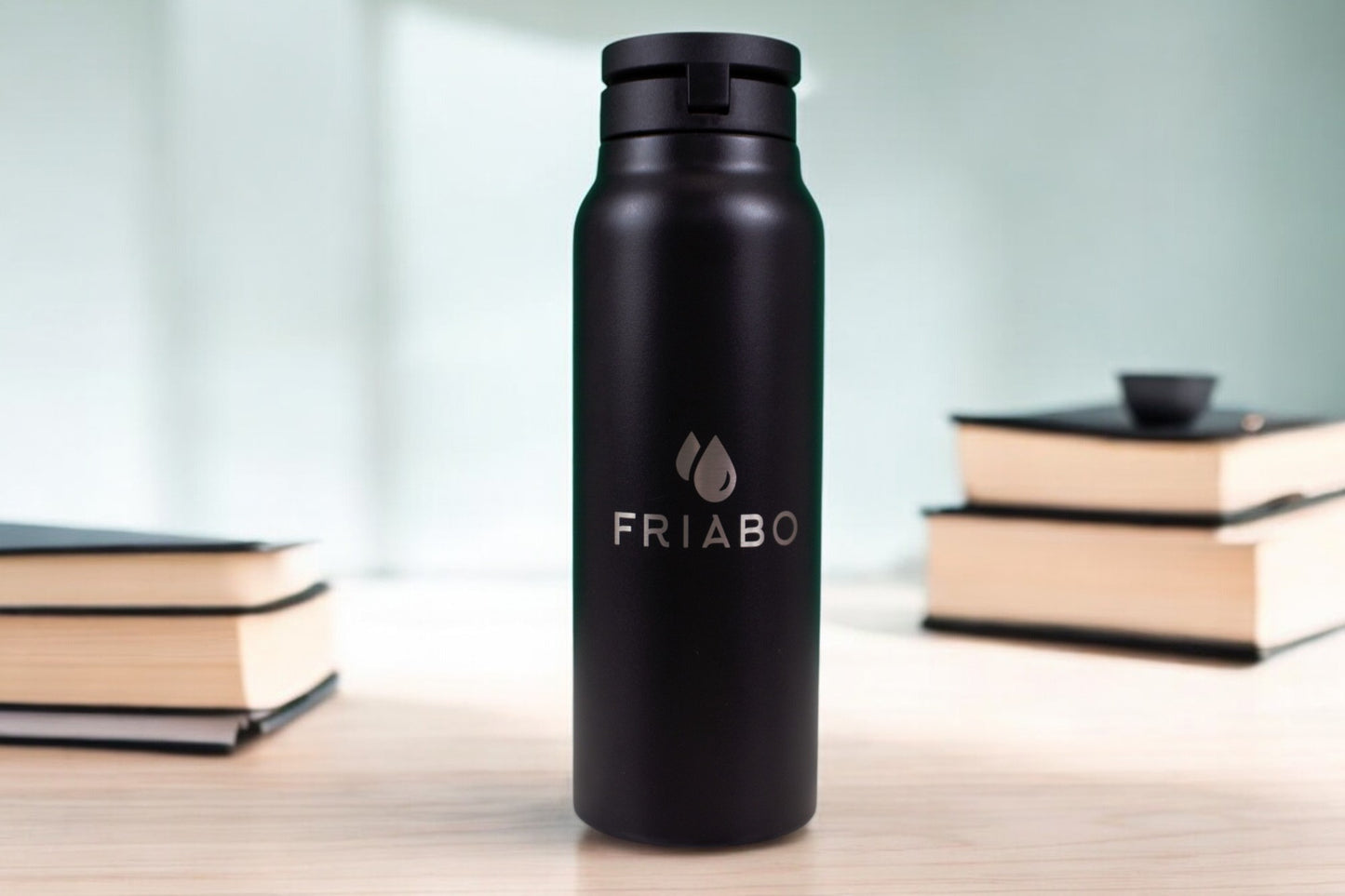 Friabo: Isolierte Edelstahlflasche mit Magnet-Handyhalterung (710 ml)